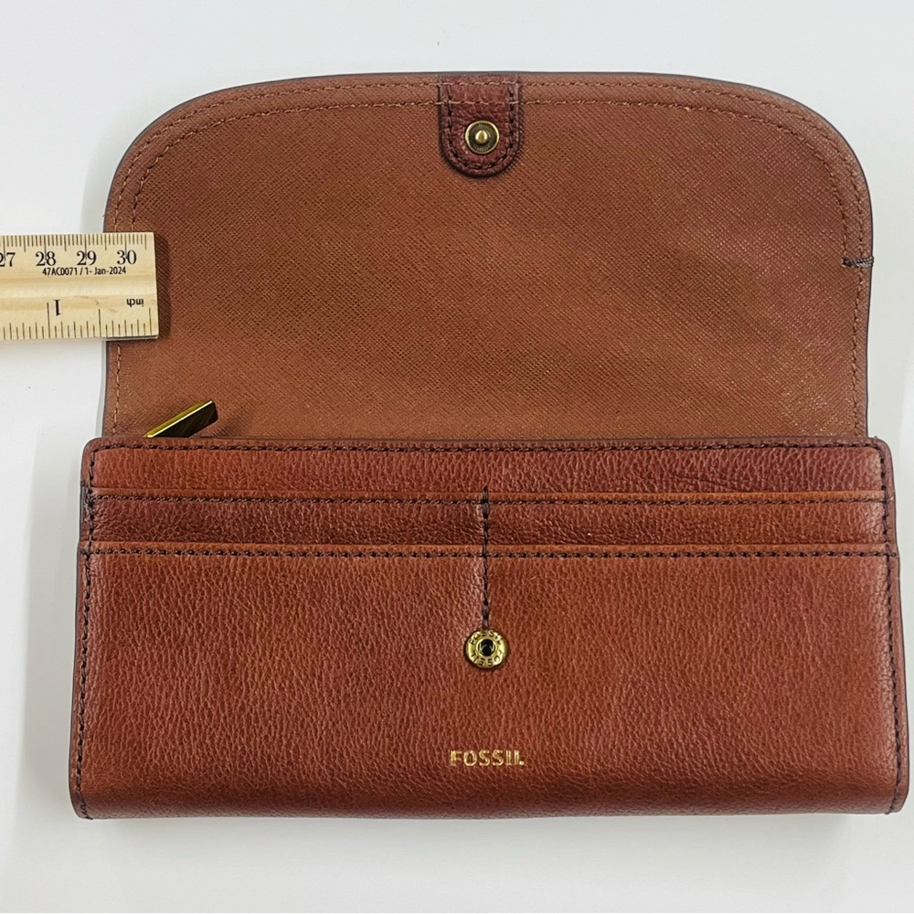 Fossil Woman’s Brown Wallet Never Used - Picture 3 of 11